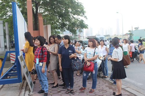 Đúng 8h sáng nay, các thí sinh đã chính thức bắt đầu làm bài thi môn Ngữ văn trong vòng 120 phút. 