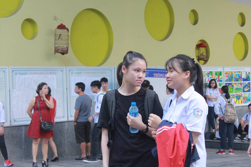 Năm nay, kỳ thi Tuyển sinh vào lớp 10 tại Hà Nội năm nay có hơn 76 nghìn học sinh  tham dự. Học sinh dự thi tại 3.208 phòng thi ở 153 điểm thi. 