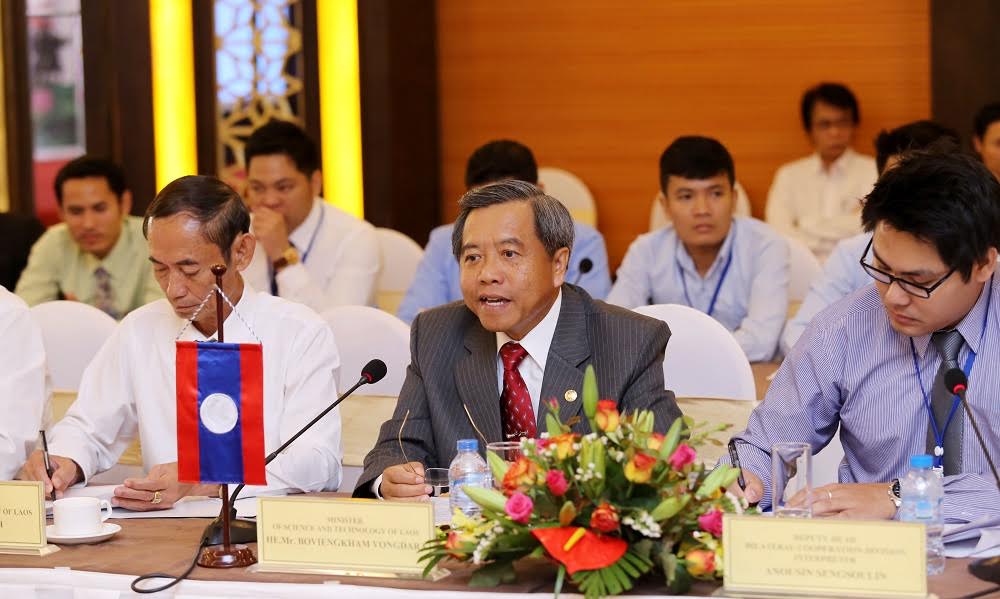 Bộ trưởng Bộ KH&CN L&agrave;o Boviengkham Vongdara ph&aacute;t biểu tại kh&oacute;a họp