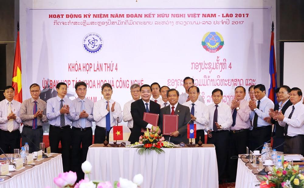 Bộ trưởng Bộ KH&CN L&agrave;o Boviengkham Vongdara ph&aacute;t biểu tại kh&oacute;a họp