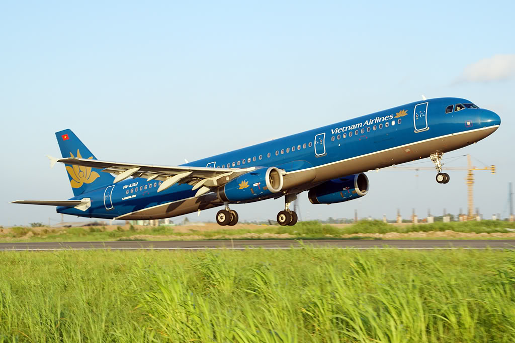 Vietnam Airlines sẽ kh&ocirc;ng khai th&aacute;c 8 chuyến bay do ảnh hưởng của b&atilde;o số 4. Ảnh minh họa