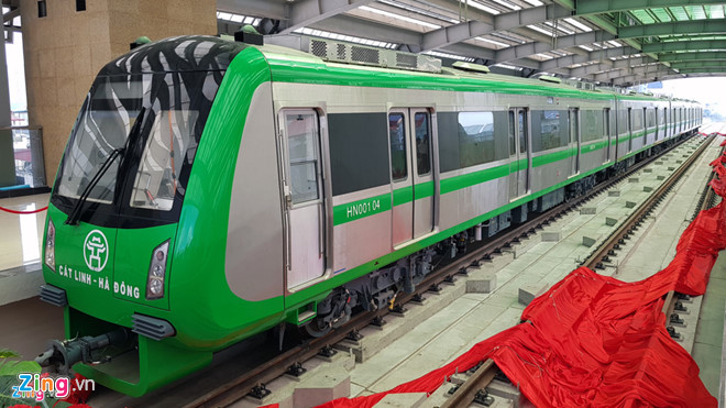  T&agrave;u điện đường sắt tr&ecirc;n cao tuyến C&aacute;t Linh - H&agrave; Đ&ocirc;ng (H&agrave; Nội) do Trung Quốc chế tạo. Ảnh: Quỳnh Trang.