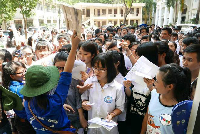 Nhiều trường đ&atilde; c&ocirc;ng bố điểm nhận hồ sơ x&eacute;t tuyển đại học đợt 1. Ảnh: D&acirc;n tr&iacute;