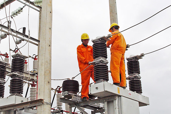 Từ h&ocirc;m nay, TĐ điện lực Việt Nam được tự điều chỉnh gi&aacute; b&aacute;n lẻ điện. Ảnh: Thanh ni&ecirc;n 