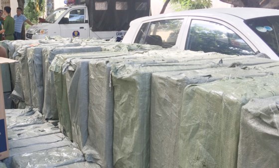 Thuốc l&aacute; lậu bị thu giữ. Ảnh: Ngọc Ph&uacute;c (S&agrave;i G&ograve;n giải ph&oacute;ng) 