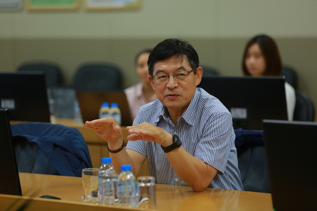  &Ocirc;ng Shim Won Hwan, Tổng Gi&aacute;m đốc của Samsung Việt Nam. Ảnh: D&acirc;n tr&iacute;