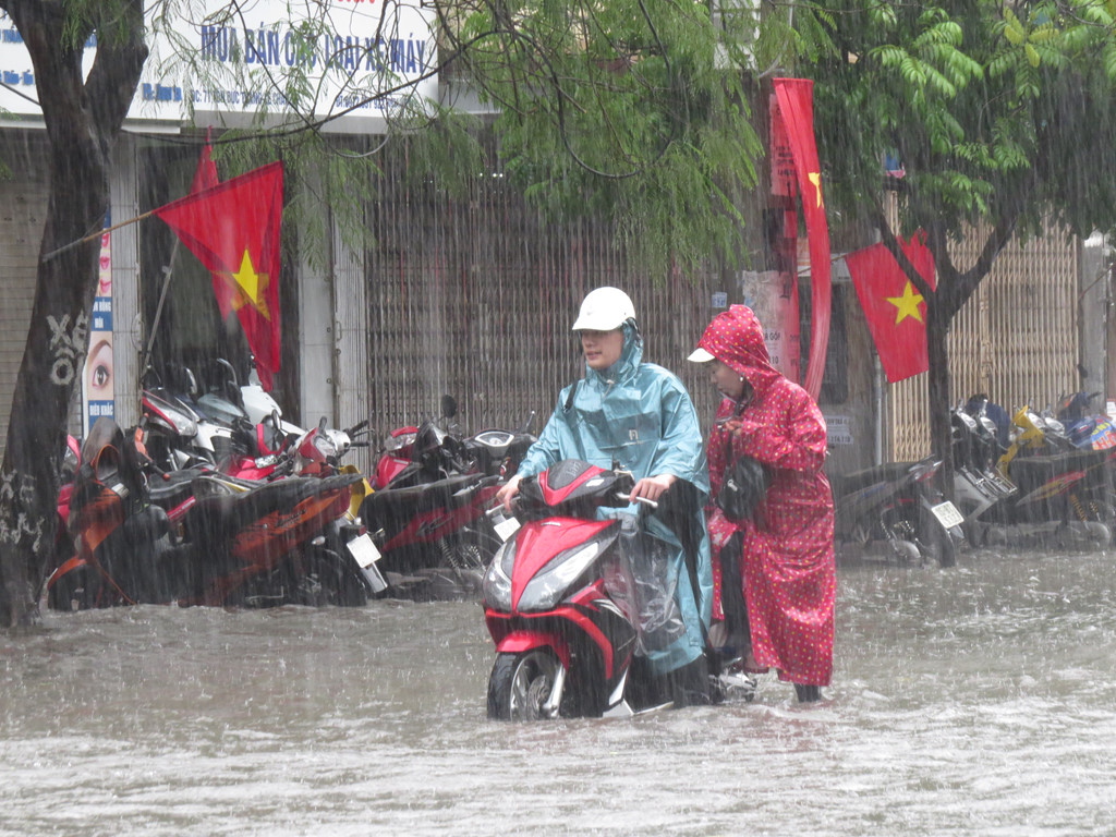Mưa lớn sẽ xuất hiện trên cả 3 miền do ảnh hưởng của dải hội tụ nhiệt đới. Ảnh: Zing