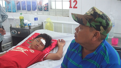 Những người bị thương sau vụ tai nạn vẫn đang được cấp cứu tại Bệnh viện. Ảnh: Thanh ni&ecirc;n