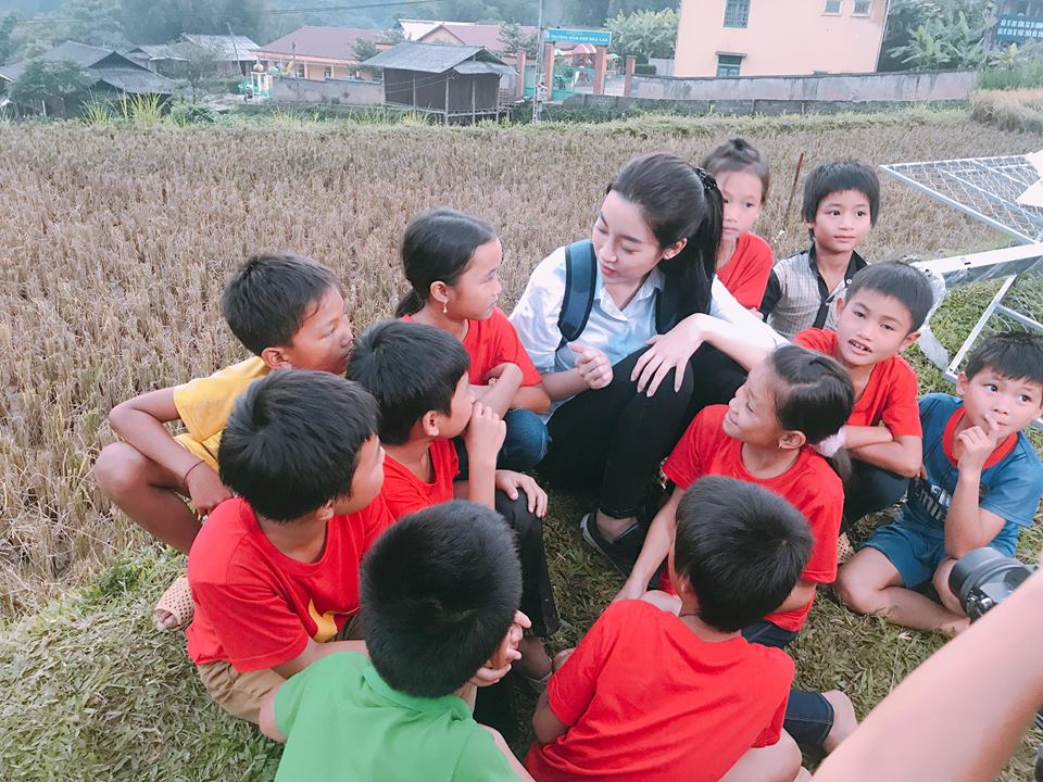 Khi chỉ mới l&agrave; th&iacute; sinh của Hoa hậu Việt Nam 2016, Đỗ Mỹ Linh đ&atilde; c&oacute; cơ duy&ecirc;n với người d&acirc;n Y&ecirc;n B&aacute;i khi ngẫu nhi&ecirc;n bốc thăm thực hiện dự &aacute;n nh&acirc;n &aacute;i của cuộc thi tại nơi đ&acirc;y.  