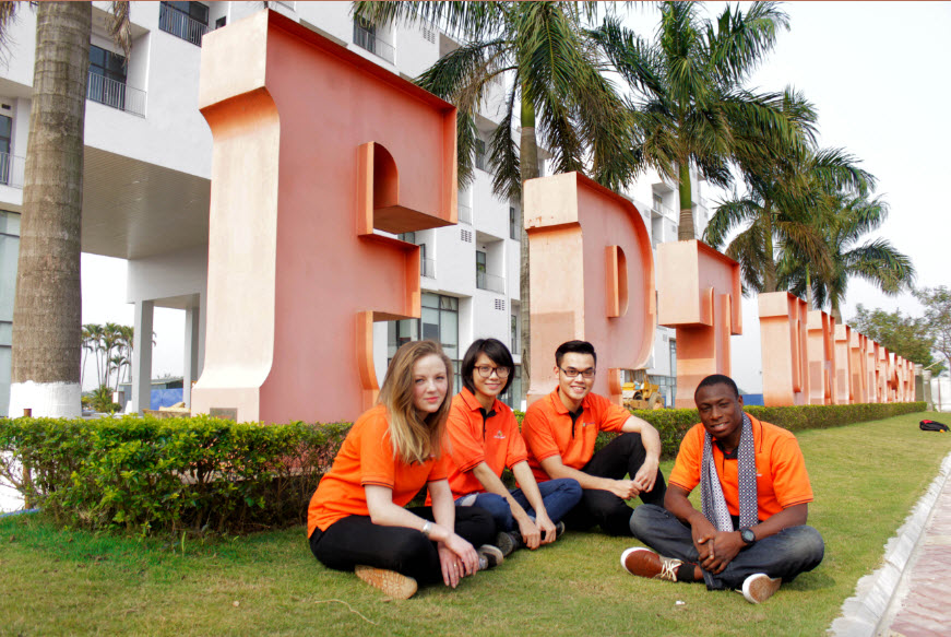 C&aacute;c sinh vi&ecirc;n nước ngo&agrave;i đang học tập tại Đại học FPT c&oacute; thể đ&oacute;ng học ph&iacute; bằng tiền ảo bitcoin. Ảnh: Đại học FPT 