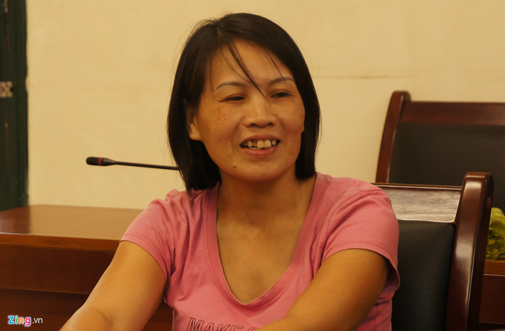 Chị L&ecirc; Thị H&agrave; tại trụ sở cảnh s&aacute;t h&igrave;nh sự chiều 29/10. Ảnh: Tri thức trực tuyến