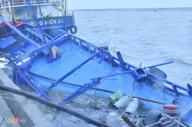   B&atilde;o số 12 g&acirc;y s&oacute;ng to, gi&oacute; lớn nhấn ch&igrave;m h&agrave;ng trăm t&agrave;u c&aacute; c&ugrave;ng t&agrave;u chở h&agrave;ng ở v&ugrave;ng biển c&aacute;c tỉnh Nam Trung Bộ. Ảnh: Tri thức trực tuyến