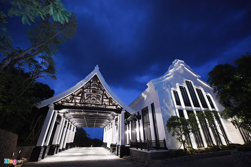 Resort đẳng cấp n&agrave;y c&oacute; một trung t&acirc;m hội nghị vừa được cải tạo lại. Ảnh: Tri thức trực tuyến