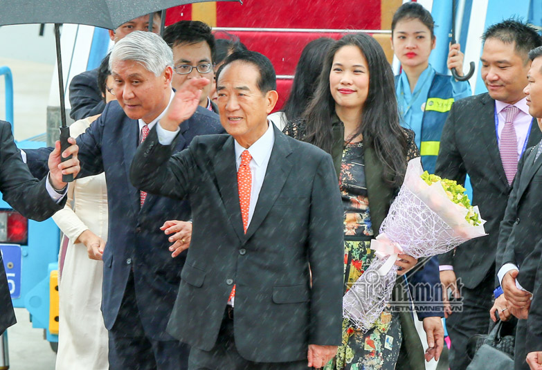Đặc ph&aacute;i vi&ecirc;n của Đ&agrave;i Bắc-Trung Hoa Tống Sở Du tới Việt Nam. Ảnh: VietNamNet