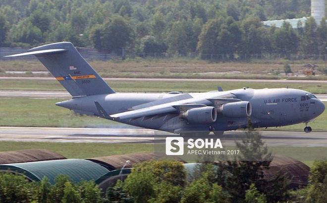  Vận tải cơ Mỹ C-17 đ&aacute;p xuống Đ&agrave; Nẵng ng&agrave;y 9/11. Ảnh: Tr&iacute; thức trẻ