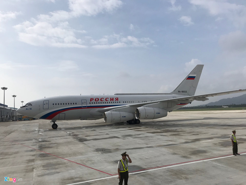 Tổng thống Putin tới Đ&agrave; Nẵng bằng m&aacute;y bay Ilyushin Il-96-300PU. Ảnh: Tri thức trực tuyến 