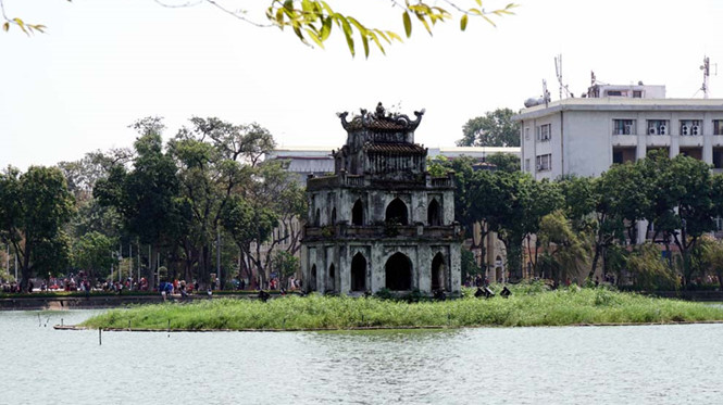  Việc nạo v&eacute;t hồ Gươm sẽ được ho&agrave;n th&agrave;nh trước Tết Nguy&ecirc;n đ&aacute;n. Ảnh: Thanh ni&ecirc;n
