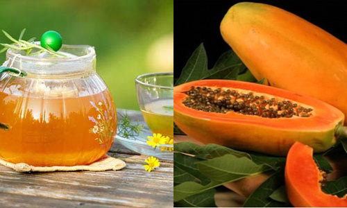 Dùng đu đủ và m&acirc;̣t ong đ&ecirc;̉ dưỡng trắng da toàn th&acirc;n mịn màng tại nhà