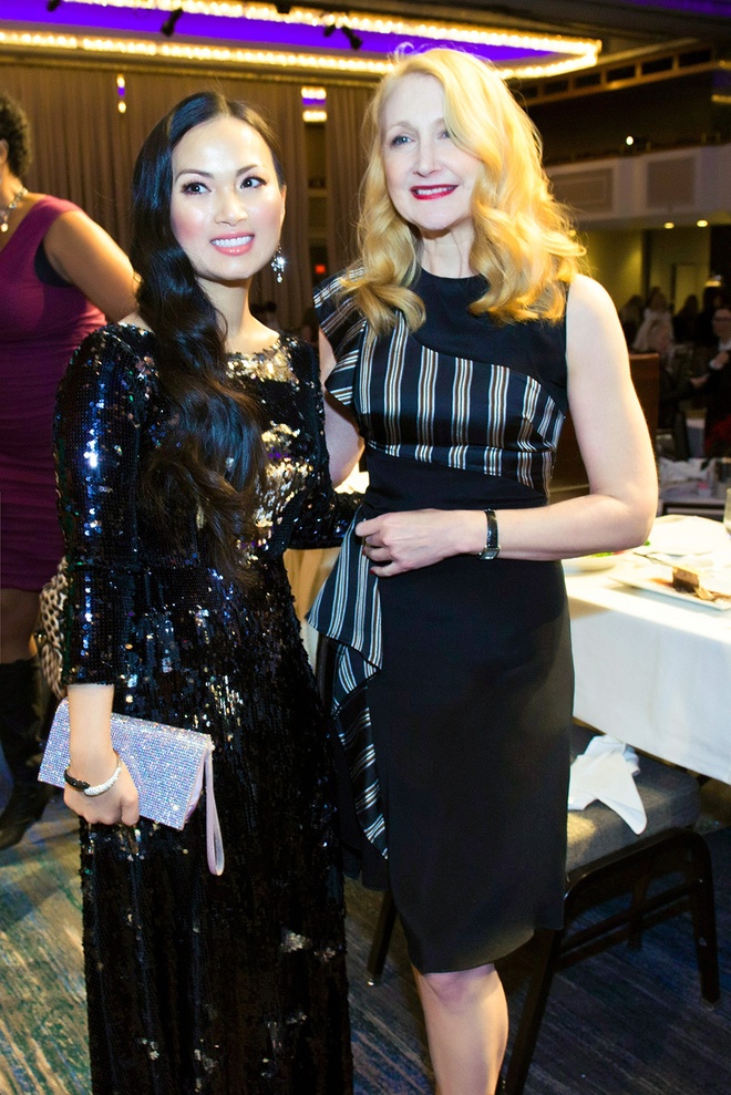 H&agrave; Phương b&ecirc;n diễn vi&ecirc;n Patricia Clarkson