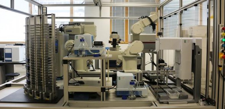 Quá trình thử nghiệm dược phẩm hiệu quả của robot Eve theo tin khoa học mới nhất Quá trình thử nghiệm dược phẩm hiệu quả của robot Eve theo tin khoa học mới nhất