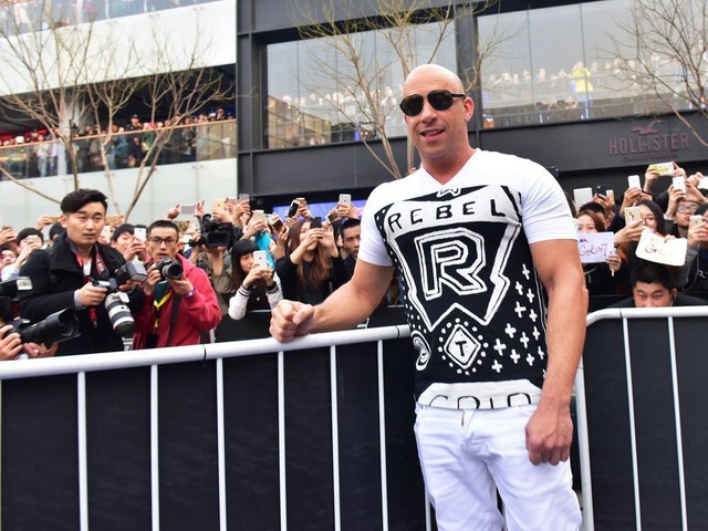 Fan h&acirc;m mộ Bắc Kinh đ&oacute;n tiếp Vin Diesel một c&aacute;ch rất nồng nhiệt trong buổi c&ocirc;ng chiếu