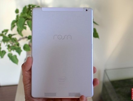 Thiết kế nổi bật của chiếc m&aacute;y t&iacute;nh bảng gi&aacute; rẻ ROSA 061i 
