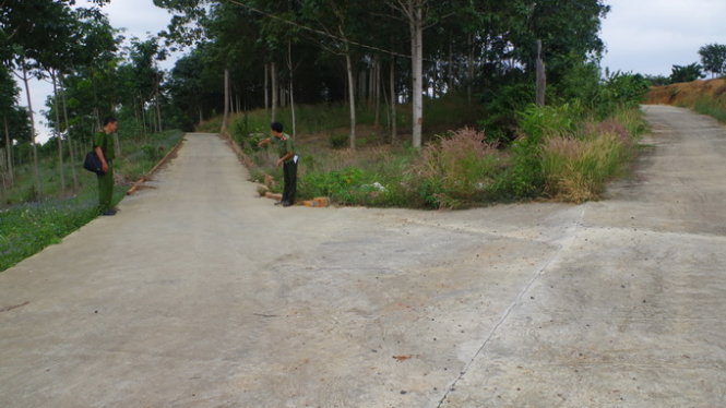 c&aacute;ch chức chủ tịch x&atilde;, vẽ đường v&agrave;o nh&agrave;, b&ecirc; t&ocirc;ng h&oacute;a, giao th&ocirc;ng n&ocirc;ng th&ocirc;n