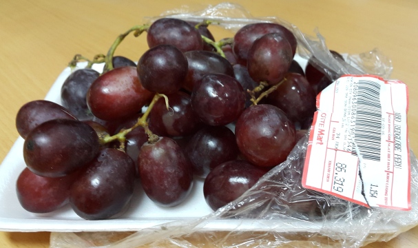 Lotte mart Đống Đa bị tố b&aacute;n nho &lsquo;c&oacute; m&ugrave;i nhựa&rsquo;: Nh&agrave; cung cấp n&oacute;i g&igrave;?