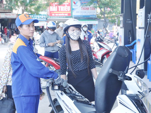 xăng dầu thế giới, giảm xăng dầu, bộ c&ocirc;ng thương, bộ t&agrave;i ch&iacute;nh, điều chỉnh gi&aacute; xăng