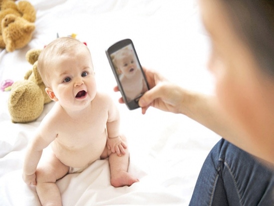 Đăng h&igrave;nh ảnh của con l&ecirc;n mạng l&agrave; một c&aacute;ch v&ocirc; t&igrave;nh đẩy con v&agrave;o nguy hiểm. Ảnh minh họa.