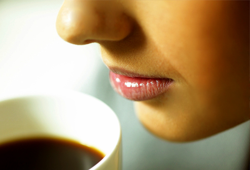 C&agrave; ph&ecirc; l&agrave;m yếu t&aacute;c dụng của một số loại thuốc. Ảnh minh họa