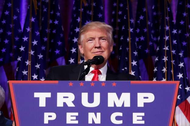 Donald Trump th&agrave;nh tổng thống thứ 45 của Mỹ