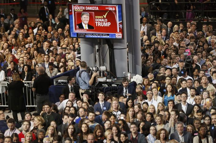 Donald Trump th&agrave;nh tổng thống thứ 45 của Mỹ