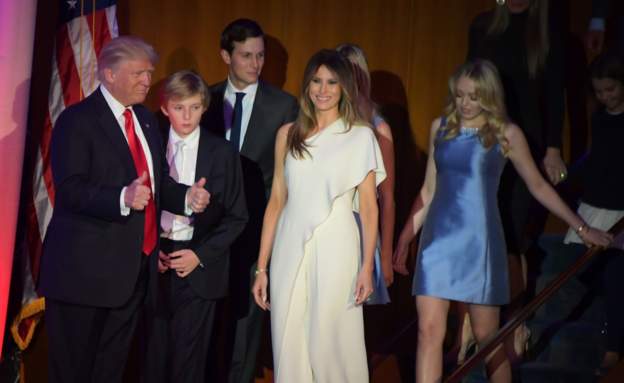 Donald Trump th&agrave;nh tổng thống thứ 45 của Mỹ