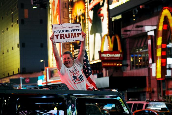 Donald Trump th&agrave;nh tổng thống thứ 45 của Mỹ