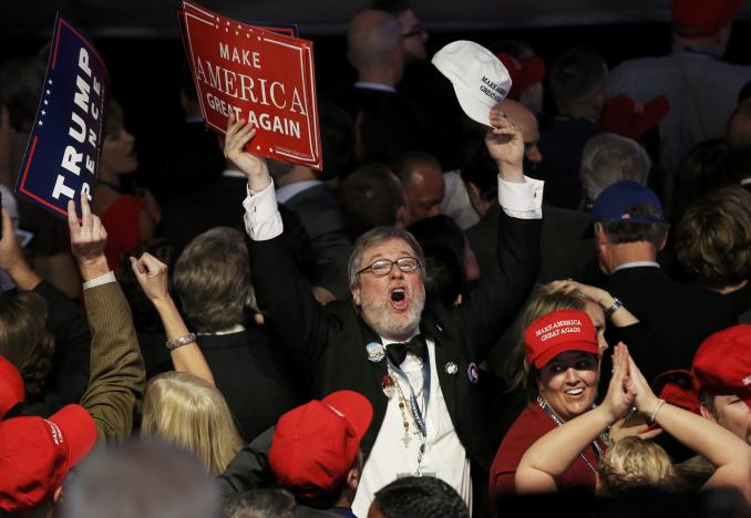 Donald Trump th&agrave;nh tổng thống thứ 45 của Mỹ