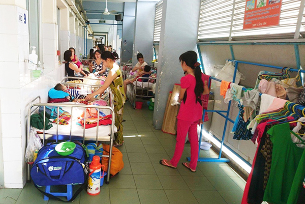 Số ca tay ch&acirc;n miệng tại BV Nhi Đồng 1 (TP.HCM) tăng gấp 2-3 lần. Ảnh: Tr&iacute; thức trẻ
