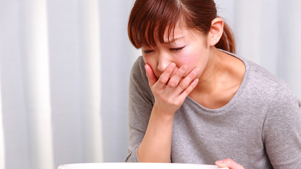 Bạn kh&ocirc;ng n&ecirc;n chủ quan với hiện tượng ho c&oacute; đờm k&eacute;o d&agrave;i. Ảnh minh họa