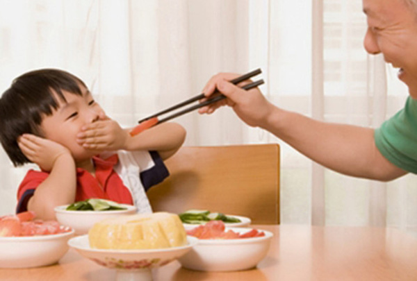 Biếng ăn là chứng phổ biến ở trẻ khiến nhiều cha mẹ lo lắng. Ảnh minh họa Biếng ăn là chứng phổ biến ở trẻ khiến nhiều cha mẹ lo lắng. Ảnh minh họa