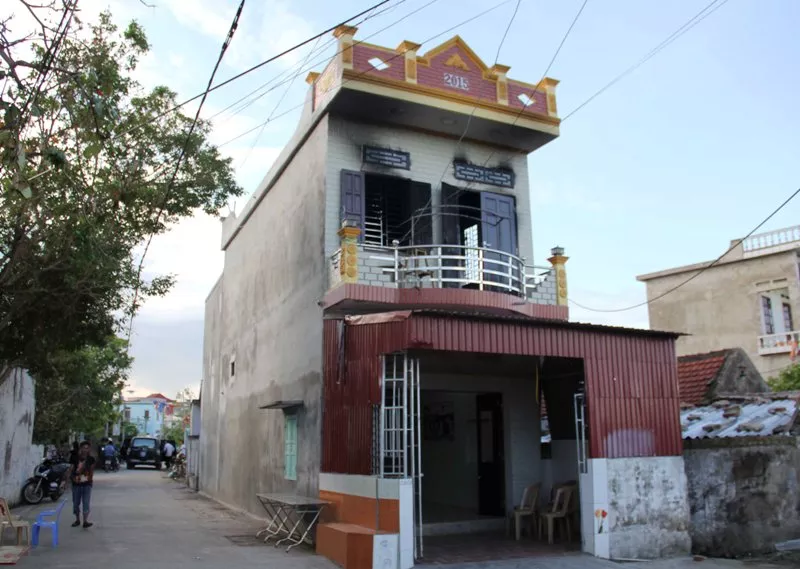 Vụ ch&aacute;y nh&agrave; kinh ho&agrave;ng đ&atilde; khiến hai mẹ con b&eacute; g&aacute;i 3 tuổi tử vong