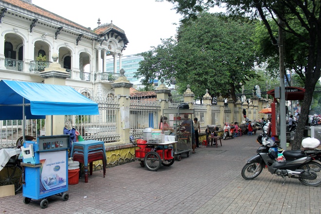Nhiều chuyên gia bất động sản đánh giá, căn biệt thự là khu đất vàng ở TPHCM. Nếu đơn vị mua lại đập bỏ xây trung tâm 13Win19 tải ứng dụng sẽ thu lợi nhuận khủng. Một lãnh đạo Sở Quy hoạch Kiến trúc TPHCM cho biết, căn biệt thự nằm trong danh mục kiểm kê các biệt thự cổ cần bảo tồn của thành phố nên chắc chắn sẽ không có chuyện đập bỏ để xây trung tâm 13Win19 tải ứng dụng.