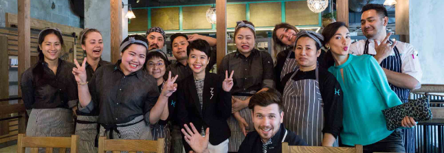 Dù hiện nay các nhà hàng của Phấn nằm trong tòa nhà thuộc sở hữu của cha mẹ nhưng cô vẫn phải trả tiền thuê theo giá thị trường. Phấn cho biết cô đặt tên công ty mình là ZS là viết tắt của từ tiếng Trung Zao Sheng – Thần bếp hay Táo quân theo tiếng Việt – vị phần bảo vệ bếp lò và Đăng ký và nhận 60K 24 bao lì xì miễn phí mỗi ngày của người Á Đông.