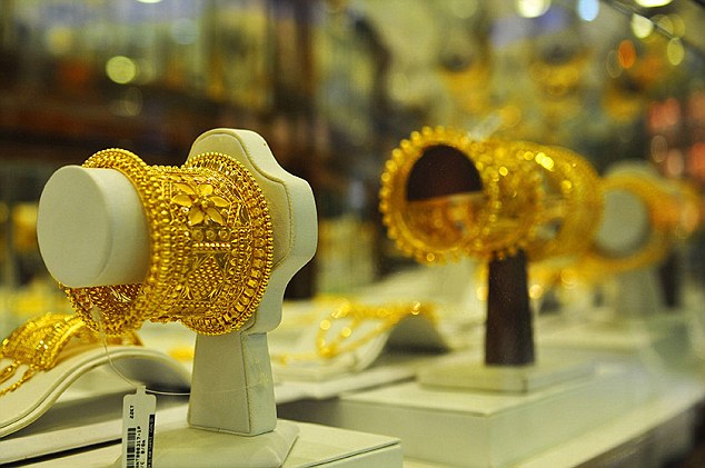Ch&ecirc;nh lệch giữa gi&aacute; v&agrave;ng trong nước v&agrave; gi&aacute; v&agrave;ng thế giới h&ocirc;m nay ở khoảng 600.000 &ndash; 700.000 đồng/lượng