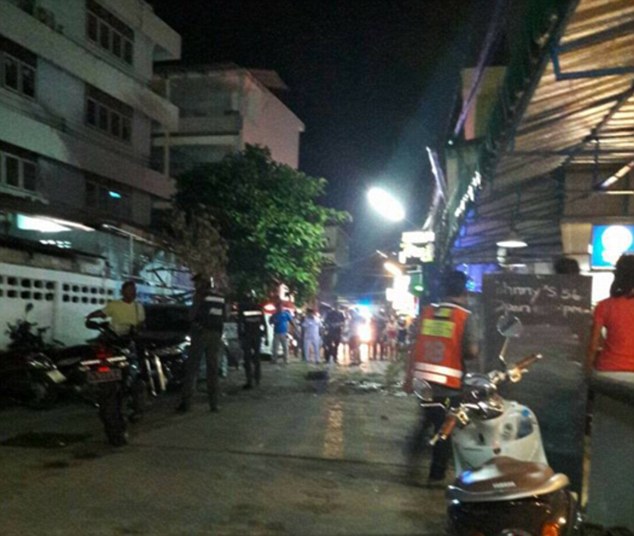 Cảnh sát Thái Lan cho biết không có người thương vong trong vụ nổ bom thứ nhất ở Hunhin, nhưng vụ nổ bom sau đó 30 phút đã cướp đi sinh mạng của một phụ nữ. Ảnh Daily Mail