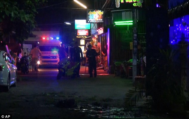 Các nguồn tin cho hay vụ đánh bom ở Hunhin đã khiến 1 người phụ nữ bán hàng rong thiệt mạng. Ảnh AP