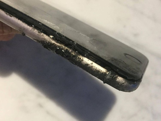 Chiếc iPhone 6 cháy đen