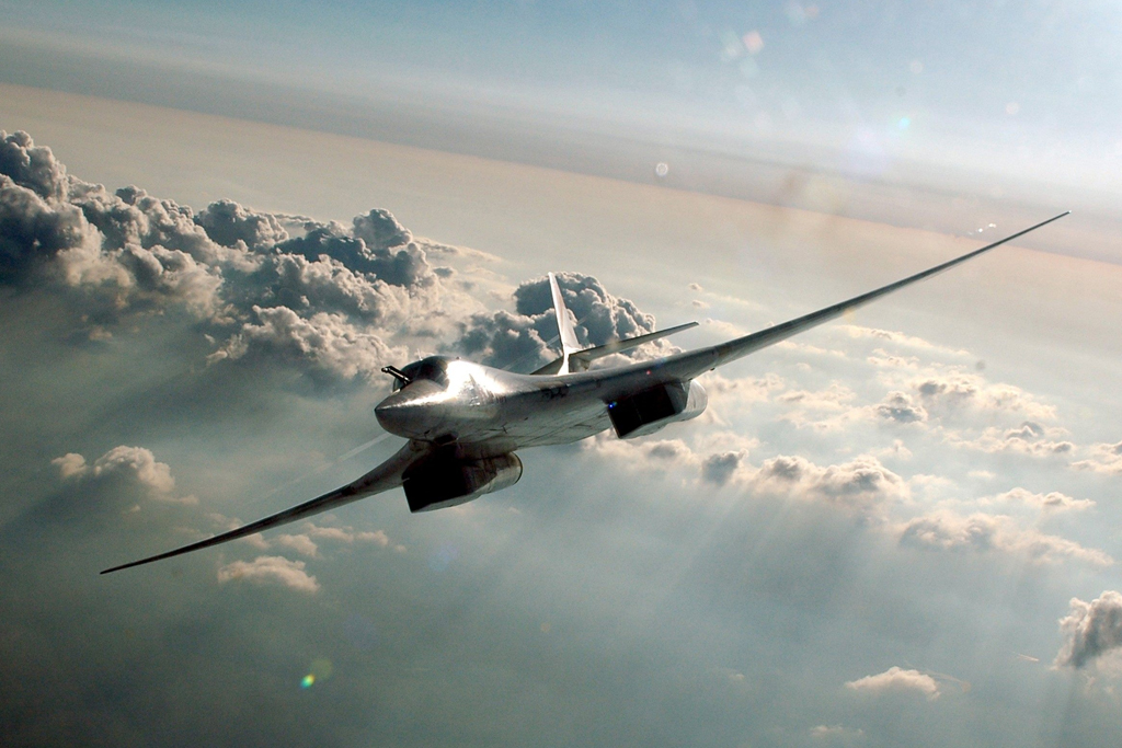 M&aacute;y bay Tu-160 phi&ecirc;n bản mới sẽ c&oacute; khả năng bay tới tận tầng b&igrave;nh lưu của Tr&aacute;i Đất