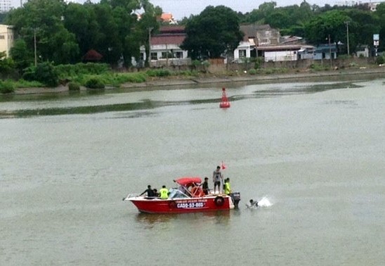 Lực lượng chức năng đang tổ chức t&igrave;m kiếm nam thanh ni&ecirc;n nhảy s&ocirc;ng tự s&aacute;t