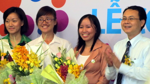 Trần Phương Ngọc Thảo nổi tiếng tại Mỹ bởi thành tích học tập cực kỳ nổi trội. Cô là một trong những sinh viên Việt Nam hiếm hoi được cả 5 trường đại học lớn của Anh và Mỹ muốn trao học bổng toàn phần. Đó là các trường Harvard, Northwesthern (Mỹ), Cambridge, London Economic School và Oxford (Anh). Quỹ tiền tệ quốc tế (IMF) cũng đồng ý tài trợ học bổng toàn khóa học cho Ngọc Thảo.
