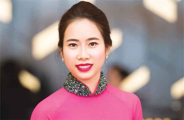  ‘Đại gia điếu cày’, ông chủ Mường Thanh Lê Thanh Thản có ba người con. Lê Thị Hoàng Yến là ái nữ đầu lòng của ông. Với kinh nghiệm 7 năm tu nghiệp tại Anh Quốc, cộng thêm bản tính siêng năng chịu khó học hỏi, Lê Thị Hoàng Yến đã được cha tin tưởng giao phó trách nhiệm quản lý hệ thống khách sạn Mường Thanh.